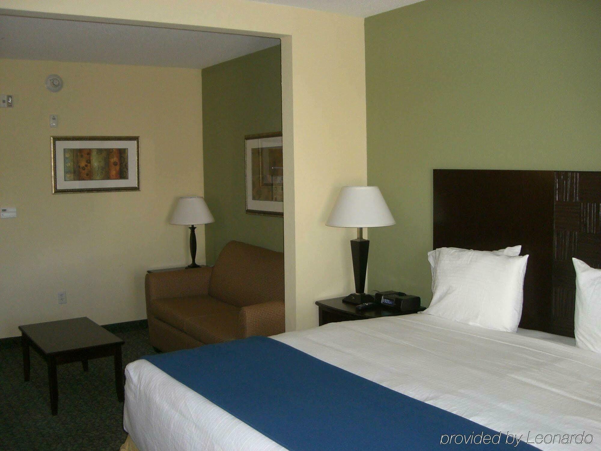 Holiday Inn Express & Suites Covington By Ihg Номер фото